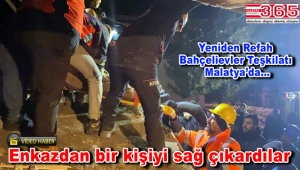 Başkan Türk ve ekibi enkazdan bir kişiyi sağ çıkardı