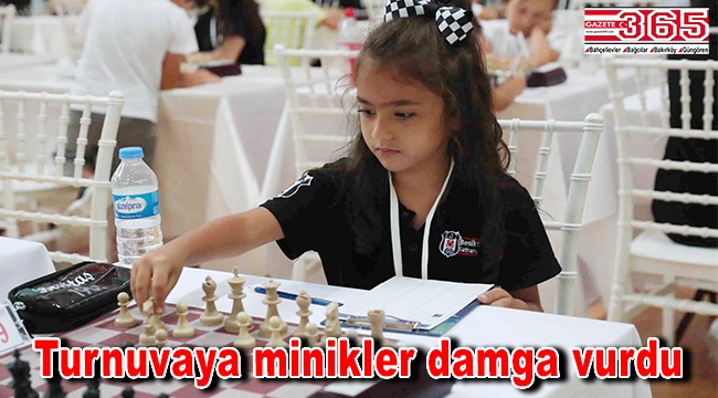 Satranç turnuvasında minikler yeteneklerini sergiledi