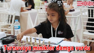 Satranç turnuvasında minikler yeteneklerini sergiledi
