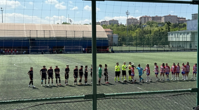 Carousel Bakırköy Yenimahalle Kadın Futbol Takımı şampiyon