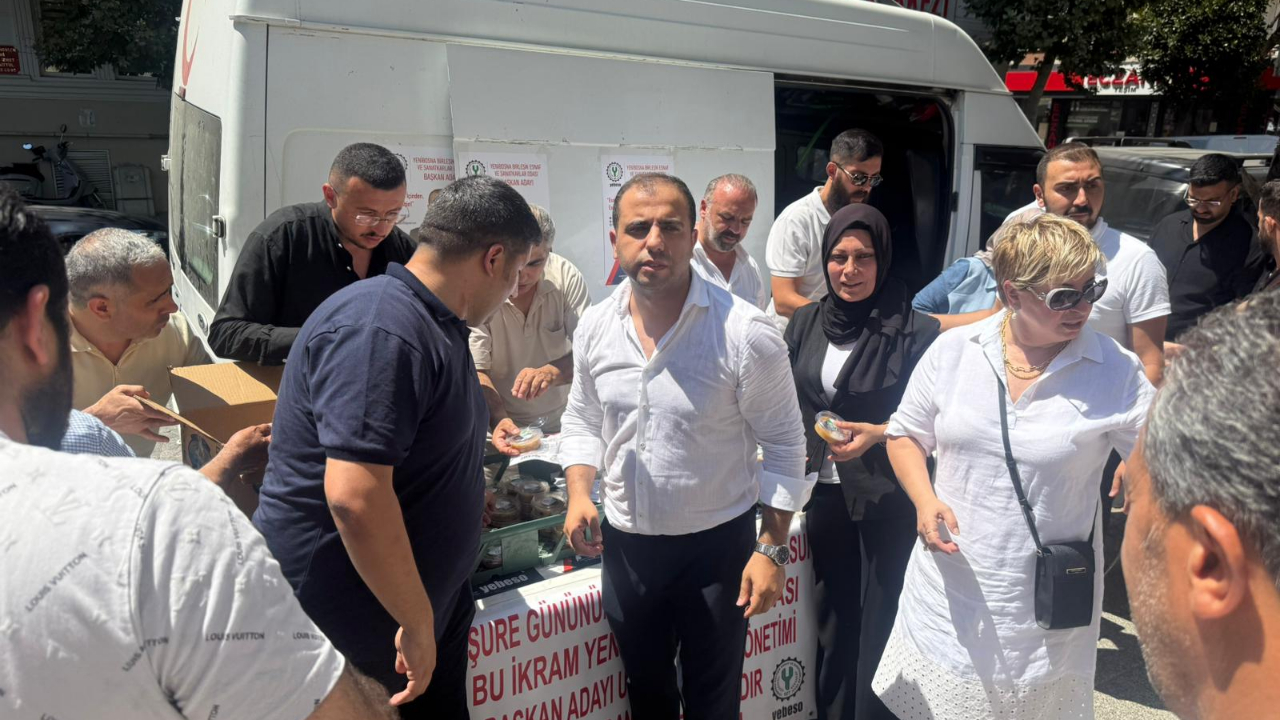 YEBESO Başkan Adayı Uğur Kars ve ekibinden vatandaşlara Aşure ikramı