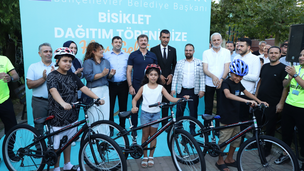 Bahçelievler Belediyesi, yine çocukların 100'ünü güldürdü