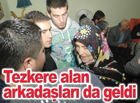 Anne-babaya sarılarak acılarını paylaştılar