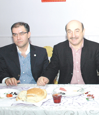 Anavatan eski yönetim kurulu üyelerinden Yusuf Savaş gövde gösterisi yaptı