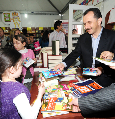 Bağcılar'da kitap fuarı açıldı