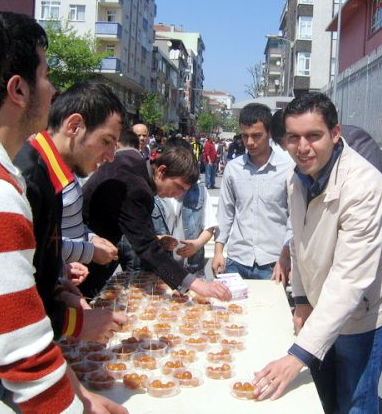 Bağcılar Alperen Ocaklarından vatandaşa lokma