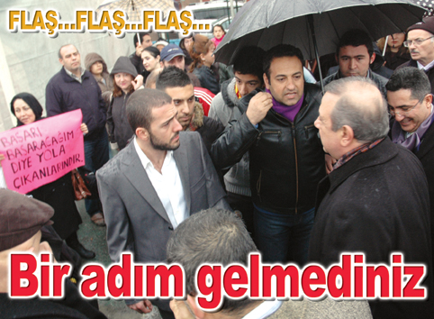 Sporcu velileri başkanı soru yağmuruna tuttu