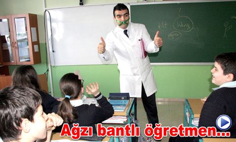 Ağzı bantlı öğretmen…