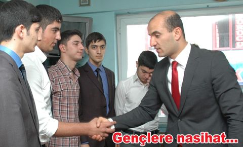 Ülkücü gençlerle bir araya geldi, nasihat etti…