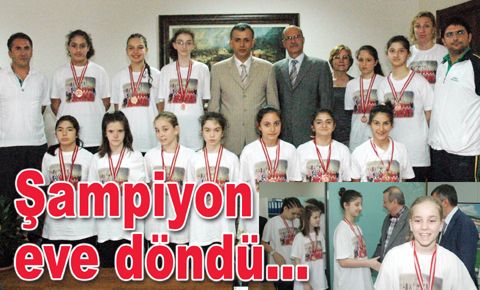 Türkiye birincilerine kitap hediye ettiler…