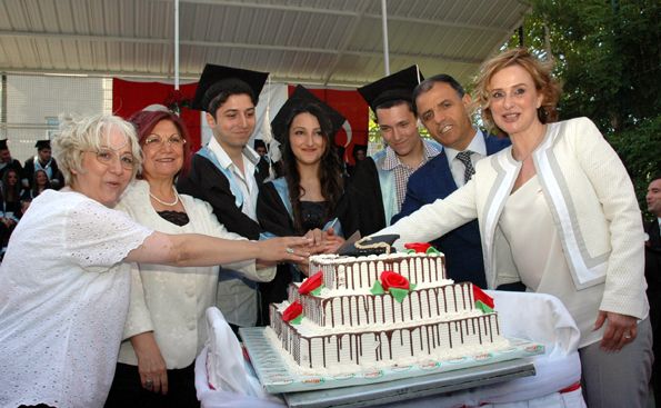 Eresin Lisesi’nin ilk sağlıkçıları mezun oldu…