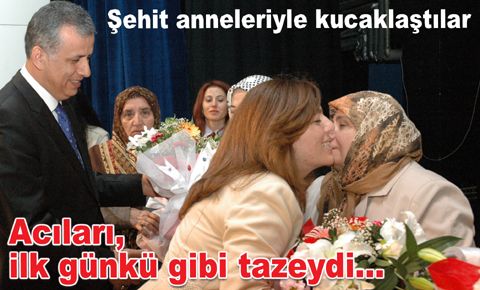 Anneler Günü’nde şehit anneleriyle kucaklaştılar…