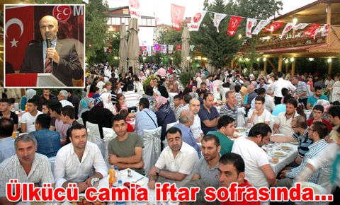 Ülkücü camia iftarda sofrasında…