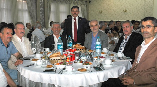 Protokol ve Kızılay gönüllüleri iftarda buluştu