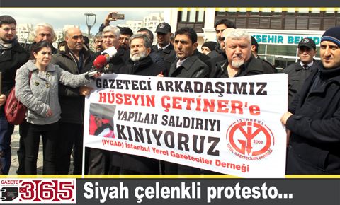Gazeteciler  siyah çelenk bırakarak protesto etti