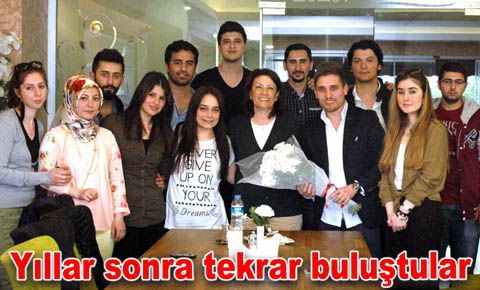 12 yıl sonra öğretmenleriyle buluştular...