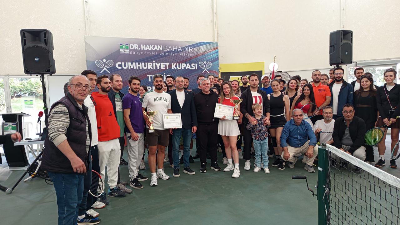 Teniste gelen iki şampiyonluk gururlandırdı