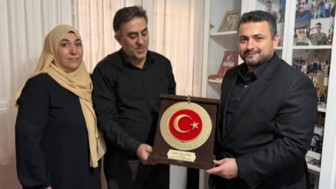 Emrah Parlak’tan şehit ailesine anlamlı ziyaret