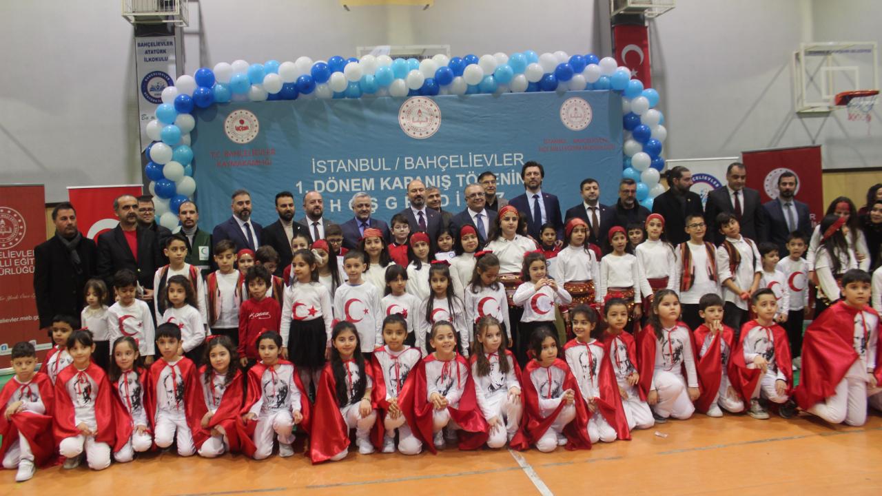 Atatürk İlkokulu’nda karne sevinci