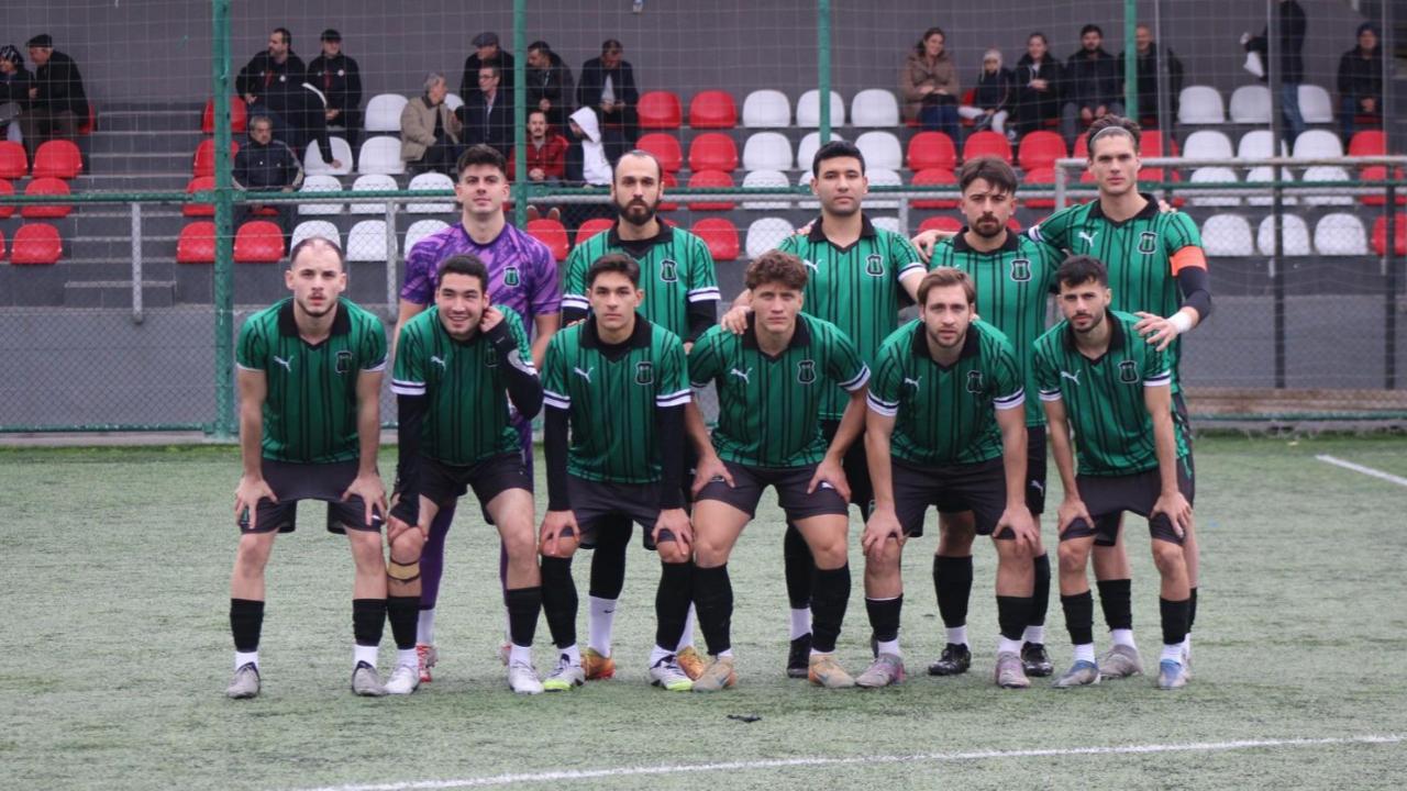 Bakırköyspor zirve umudunu bırakmadı