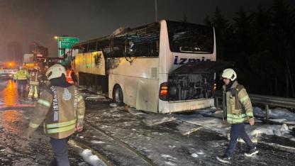 Bağcılar TEM’de yolcu otobüsü alev alev yandı