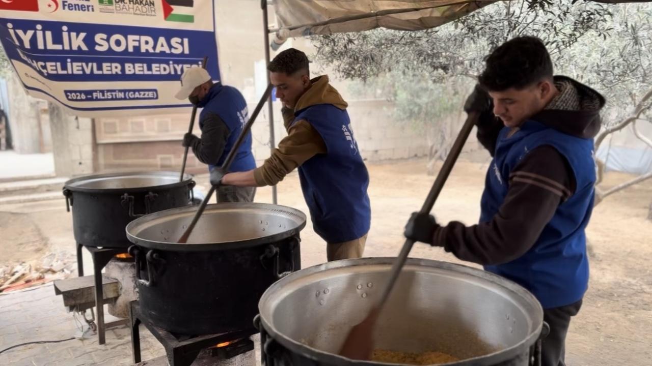 Bahçelievler Belediyesi Gazze’de iftar sofrası kurdu
