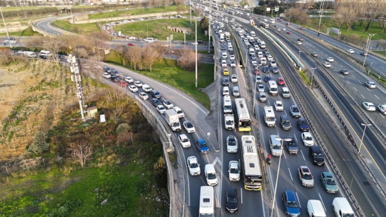 Bahçelievler Çobançeşme kavşağı’nda trafik isyanı