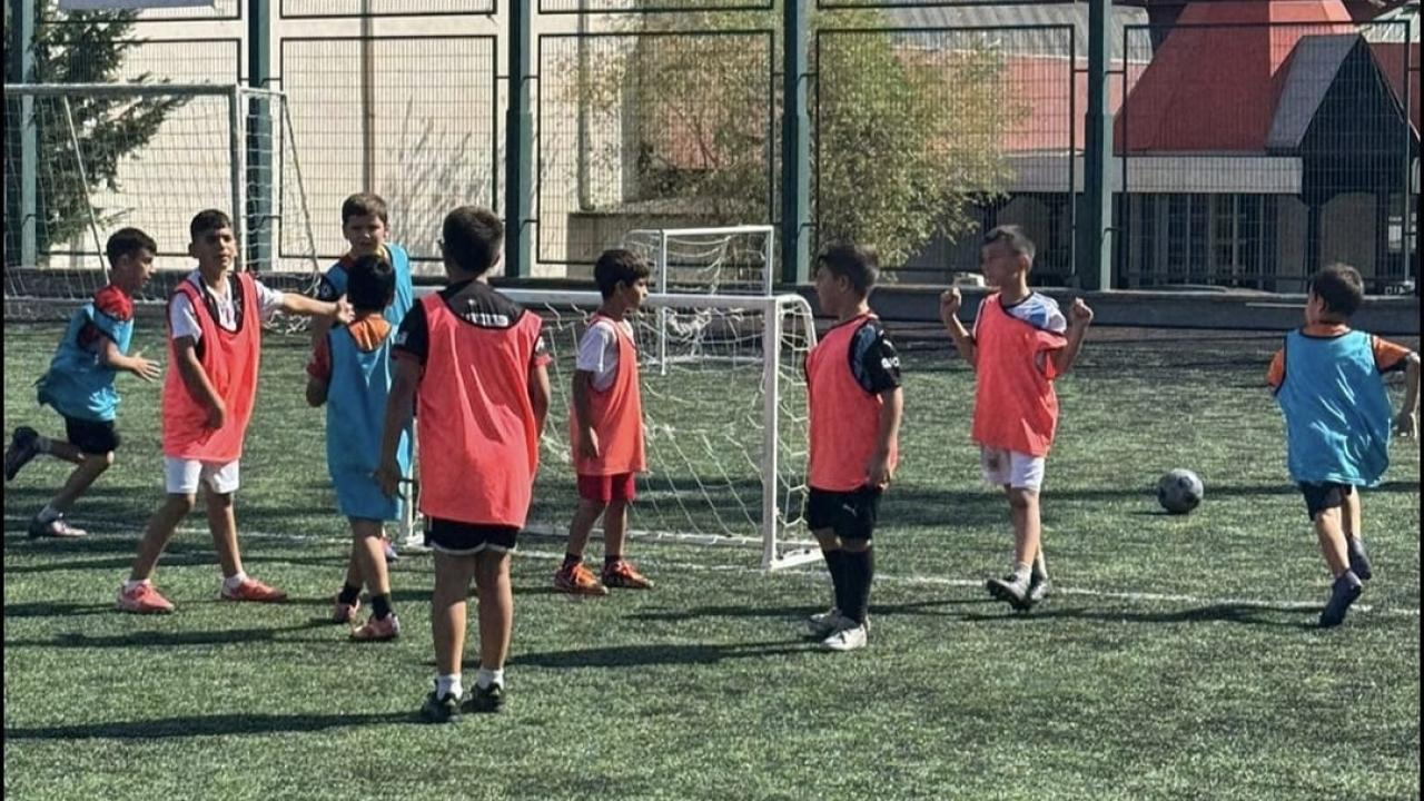 Bahçelievler’de Çocuklara ücretsiz futbol kursu hizmeti