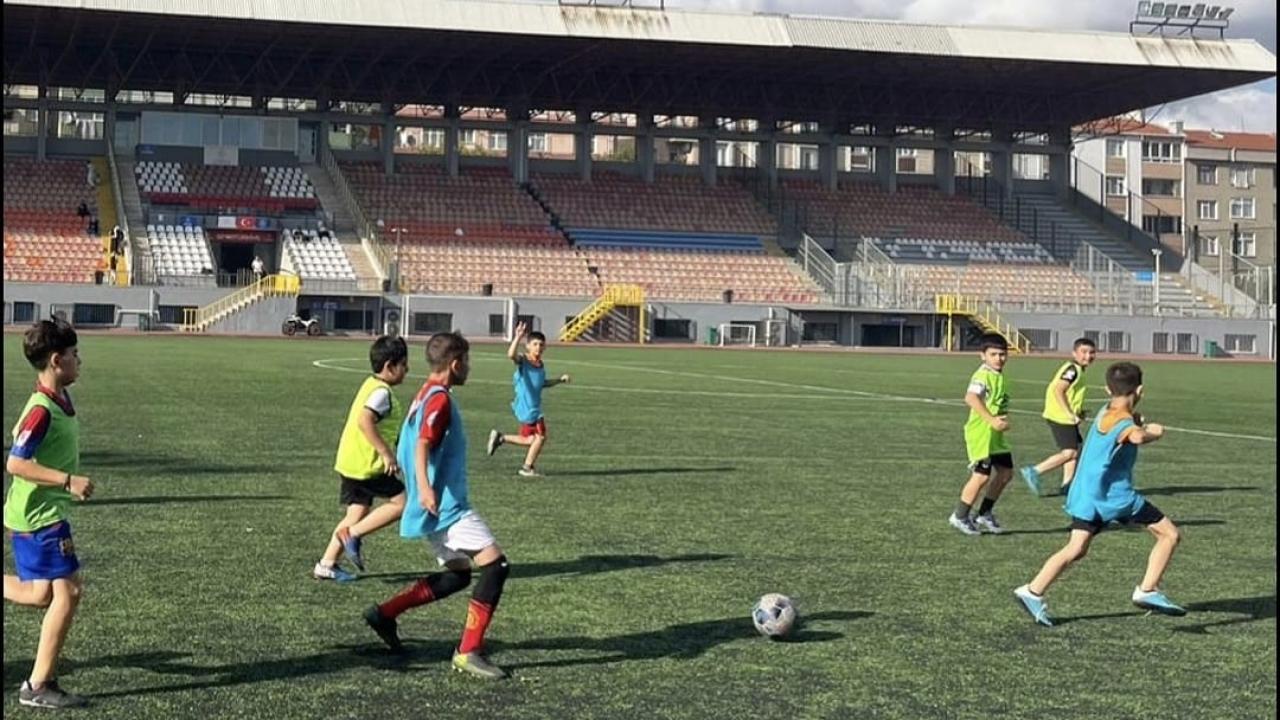 Bahçelievler’de Çocuklara ücretsiz futbol kursu hizmeti
