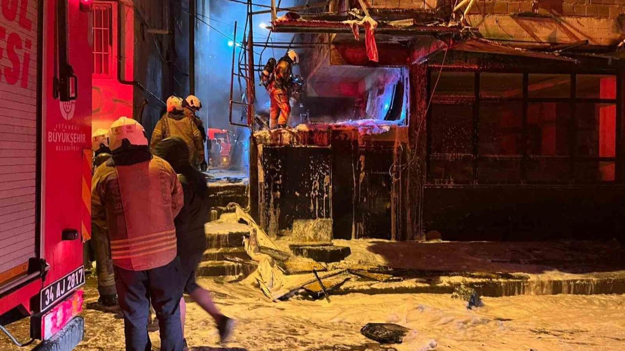 Bahçelievler’de korkutan yangın: Hurda deposu alev aldı