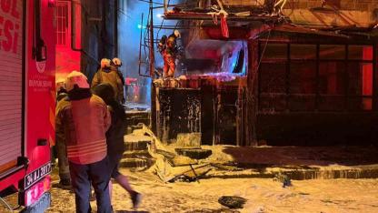 Bahçelievler’de korkutan yangın: Hurda deposu alev aldı