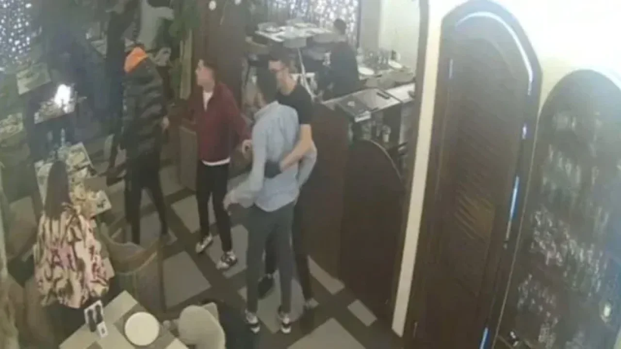 Belediye Başkanı restoranda kavgaya karıştı