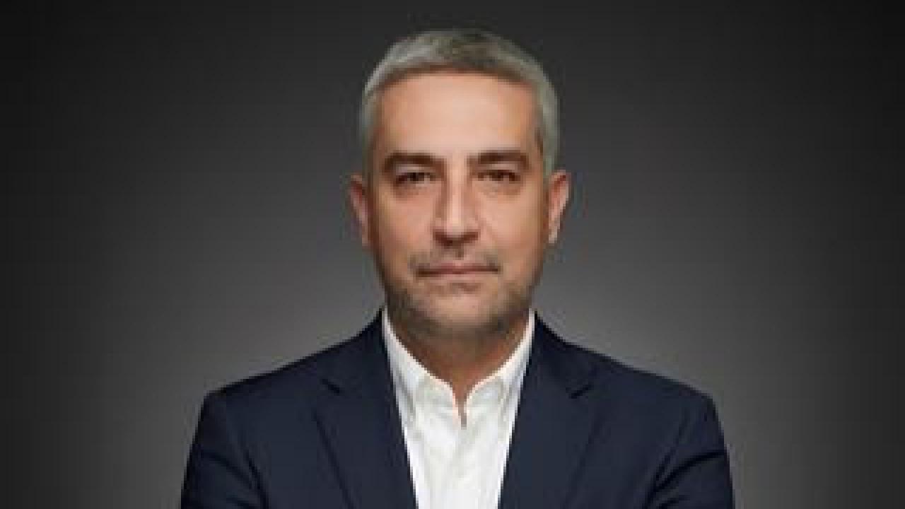 Beyaz Yakanın Dört Mevsimi kitabı raflarda