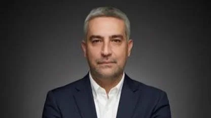 Beyaz Yakanın Dört Mevsimi kitabı raflarda