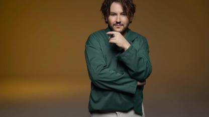 Elbi’den “Hikâye”: aşkını geri almaya gelen adam