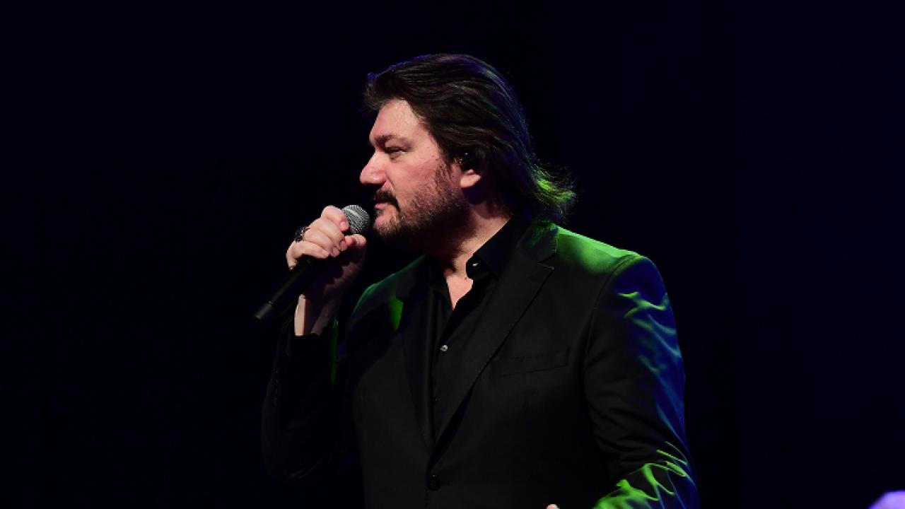 Külliye’de Ahmet Şafak rüzgarı: Dev koro eşlik etti