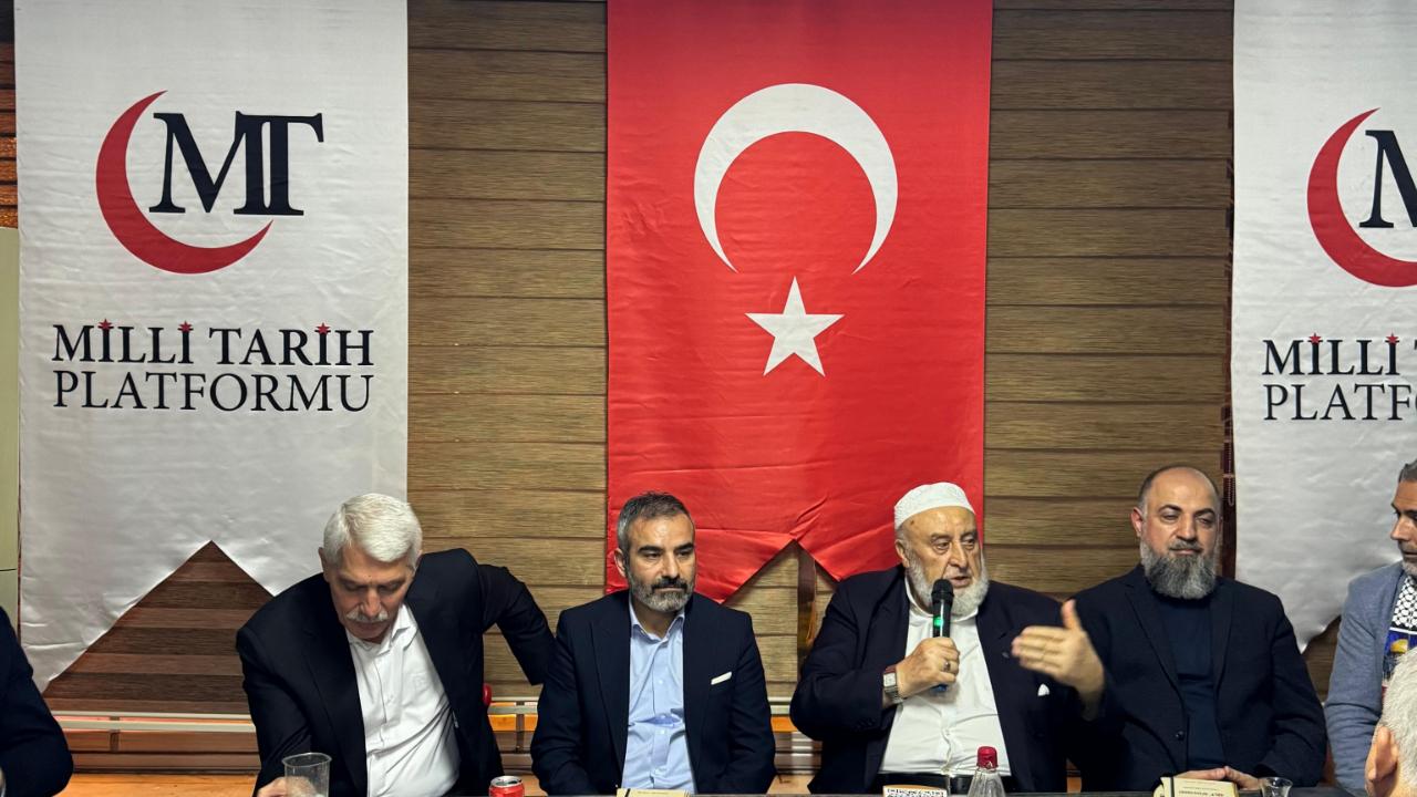 Milli Tarih Platformu Sultanahmet’te iftar düzenledi