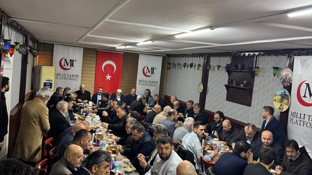 Milli Tarih Platformu Sultanahmet’te iftar düzenledi