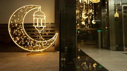 Ramazan süslemeleri şehirlerde giderek yaygınlaşıyor