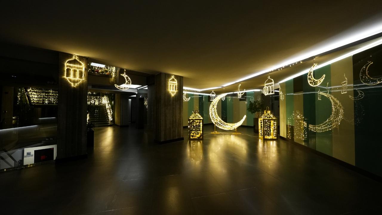 Ramazan süslemeleri şehirlerde giderek yaygınlaşıyor