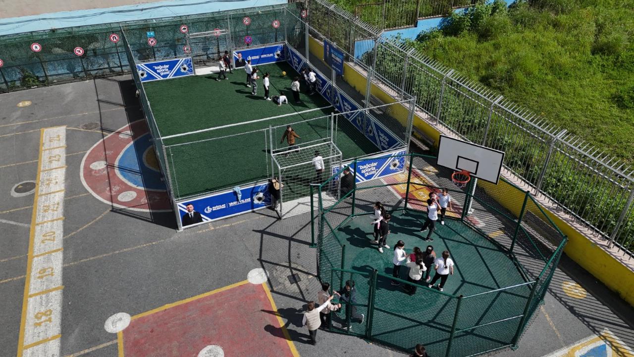 Bağcılar Belediyesi ilçeyi spor sahalarıyla donatıyor