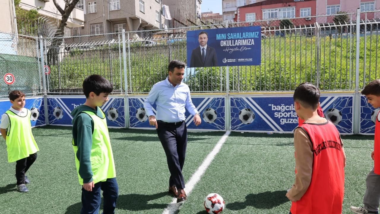 Bağcılar Belediyesi ilçeyi spor sahalarıyla donatıyor