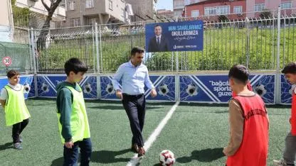 Bağcılar Belediyesi ilçeyi spor sahalarıyla donatıyor