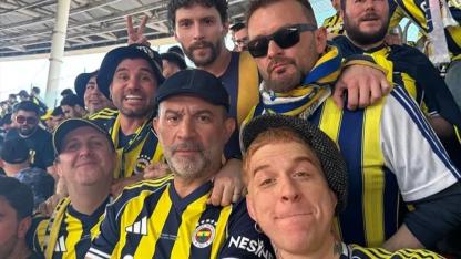 Derbide ünlü akını: Fenerbahçe tribününde yıldızlar geçidi