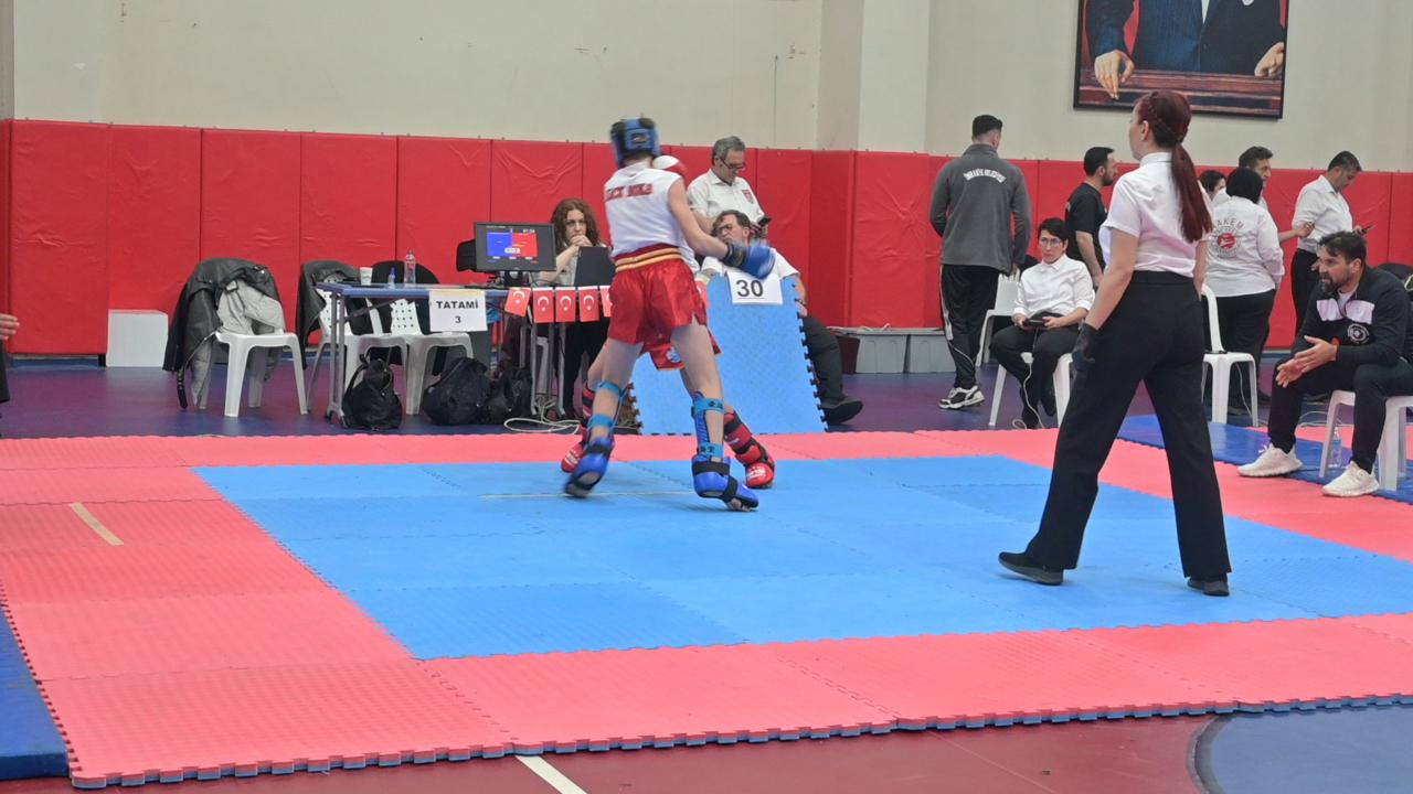 Ringde bayram coşkusu: 23 Nisan Kick-Boks turnuvası