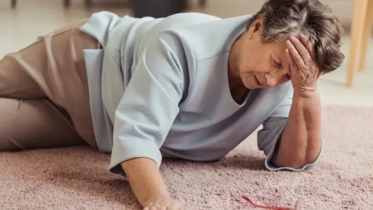 Yaşlılarda gizli tehlike: Felçlilierde düşme riski
