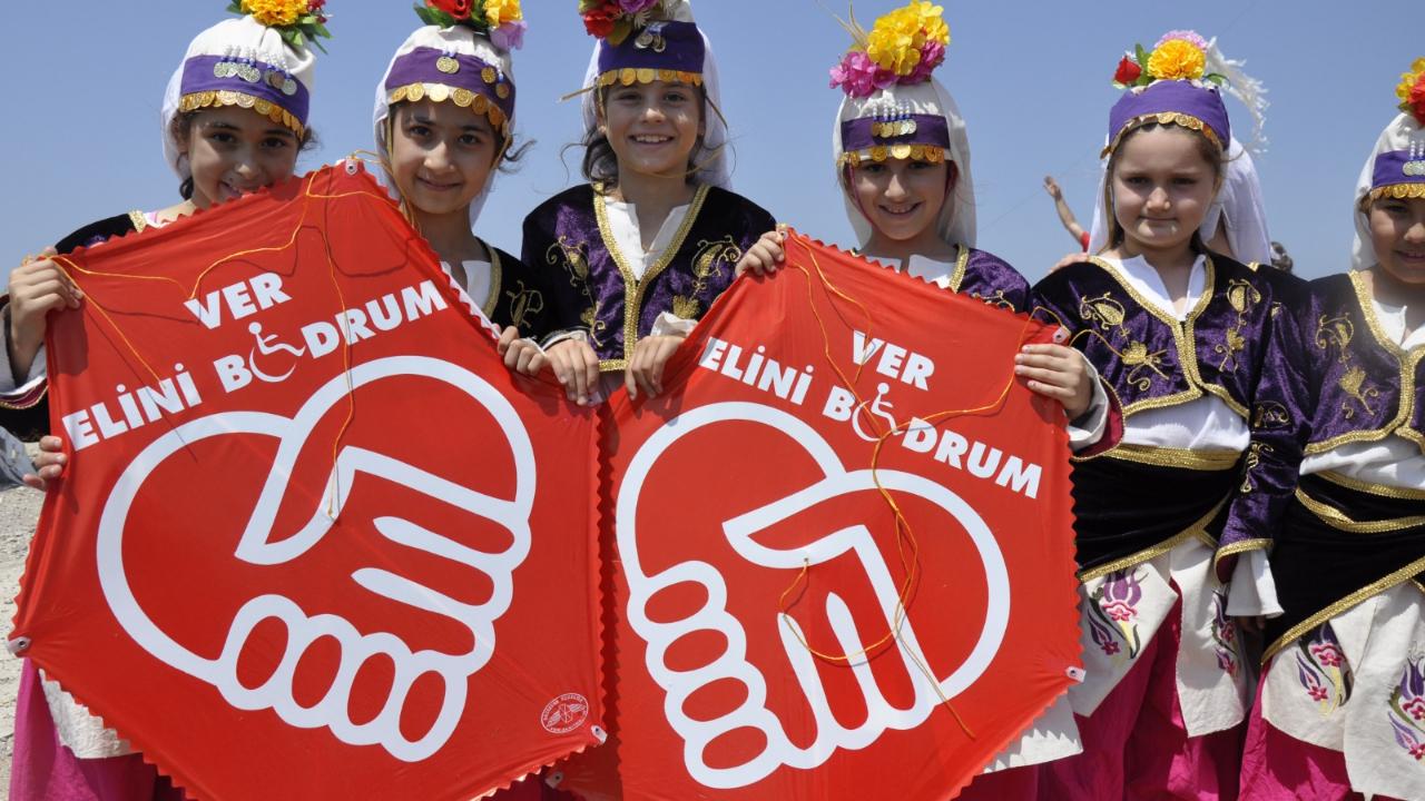 21. Bodrum Uçurtma festivali engelleri gökyüzünde kaldırıyor