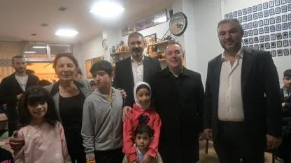 CHP’den dayanışma programı Çocukların yüzü hediyelerle güldü