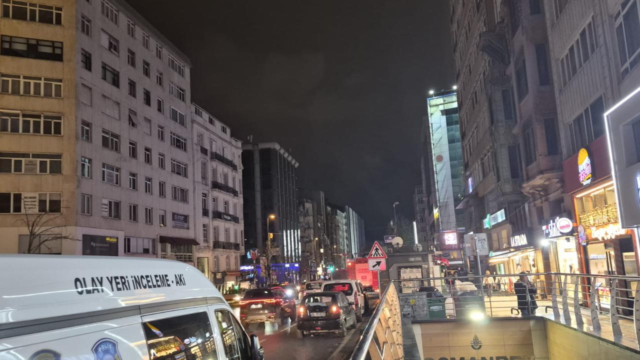 Metro raylarına atlayan şahıs hayatını kaybetti
