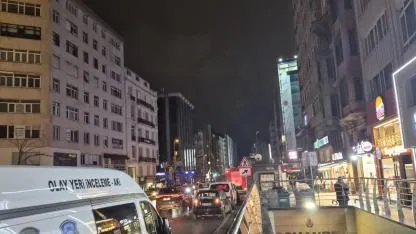 Metro raylarına atlayan şahıs hayatını kaybetti